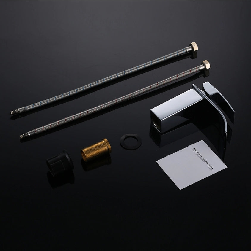 Robinet Salle de Bain Cascade Mitigeur Salle de Bain Chromé Robinet de Lavabo en Laiton Forme Carré Conception Classique