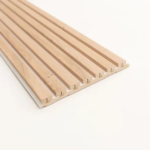 Panneaux Tasseaux MDF finition bois chêne naturel, fond blanc, 250X28.7X2.0cm