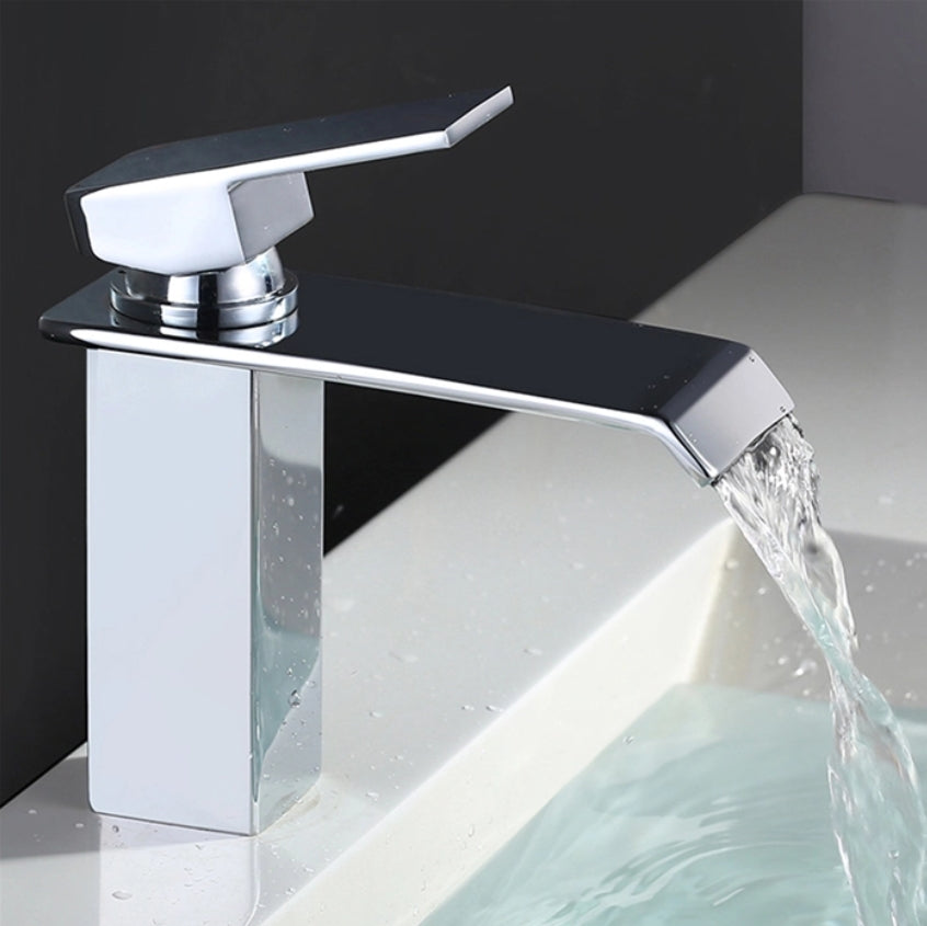 Robinet Salle de Bain Cascade Mitigeur Salle de Bain Chromé Robinet de Lavabo en Laiton Forme Carré Conception Classique