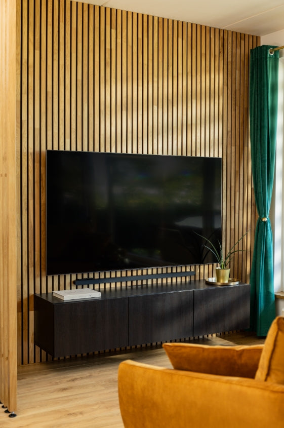 Lot de 2 panneaux à tasseau acoustique en bois - Finition chêne naturel avec support en feutre noir - Dimensions : 2400 x 600 mm - Lattes de 40 mm