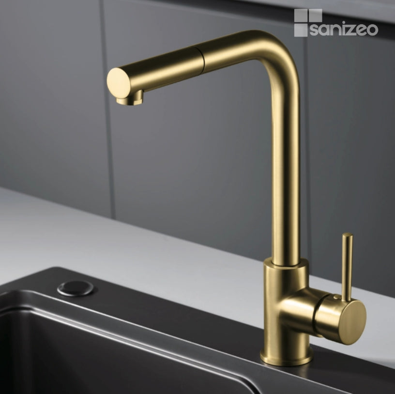 Robinet mitigeur de cuisine design avec douchette extractible, finition or brossé, bec pivotant à 180°, installation facile, style moderne et épuré, modèle MALTA by SANIZÉO.