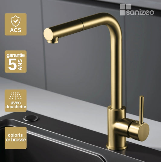Robinet mitigeur de cuisine design avec douchette extractible, finition or brossé, bec pivotant à 180°, installation facile, style moderne et épuré, modèle MALTA by SANIZÉO.