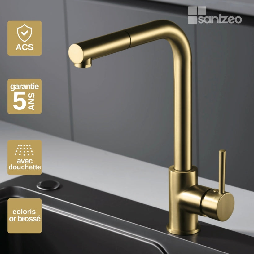 Robinet mitigeur de cuisine design avec douchette extractible, finition or brossé, bec pivotant à 180°, installation facile, style moderne et épuré, modèle MALTA by SANIZÉO.