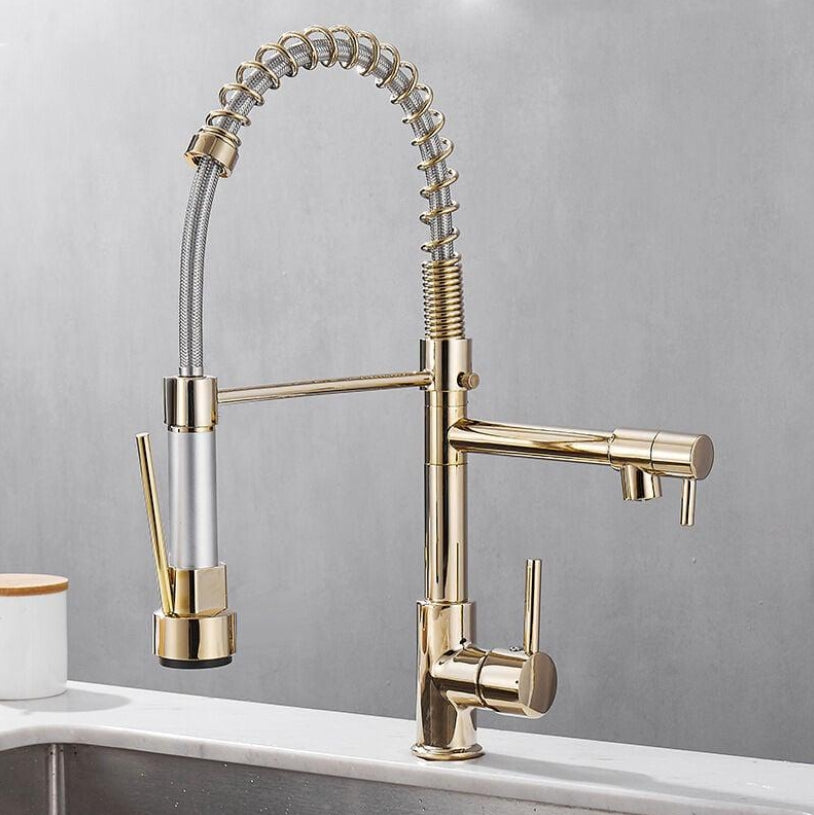 Robinet de cuisine moderne à douchette extractible, 2 jets (normal et spray), finition dorée, mitigeur monocommande pivotant à 360°, compatible eau chaude et froide, design élégant et fonctionnel.